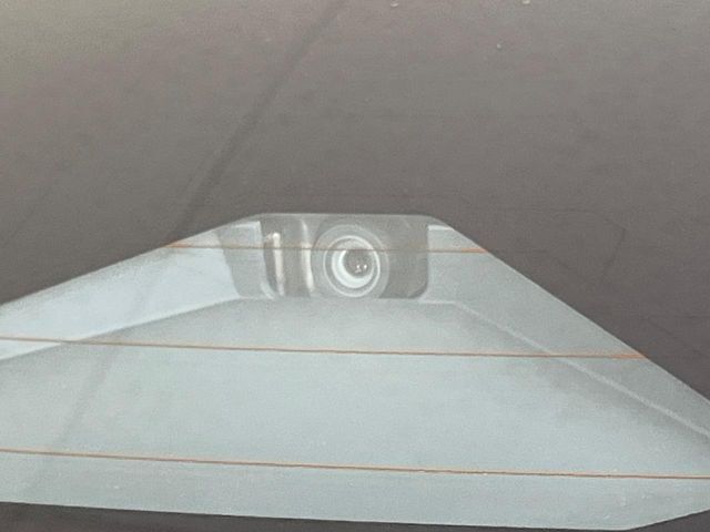 【トヨタセーフティセンス】走行中に前方の車両等を認識し、衝突しそうな時は警報とブレーキで衝突回避と被害軽減をアシスト。より安全にドライブをお楽しみいただけます。
