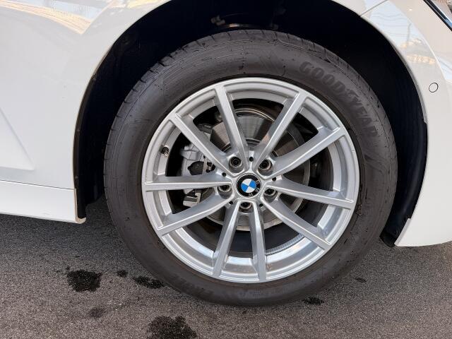 お洒落は脚元から、デザイン性の良いBMWのアロイホイールはクルマの雰囲気をよりスポーティに、よりエレガントに演出。もちろん強度も十分で安心。