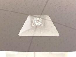 【インテリジェントエマージェンシーブレーキ】フロントカメラで前方の車両や歩行者を検知。衝突しそうな時は衝突被害軽減ブレーキが作動、衝突回避をサポート。より安全にドライブをお楽しみいただけます。