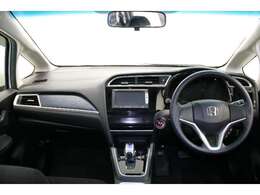 視界と視認性に優れたインパネ廻りに統一感の有るデザインで全体をスッキリと、スイッチ類は見やすく分かりやすいレイアウトに！