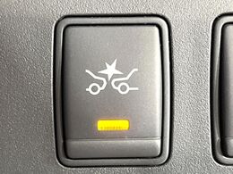 【エマージェンシーブレーキ】走行中に前方の車両等を認識し、衝突しそうな時は警報とブレーキで衝突回避と被害軽減をアシスト。より安全にドライブをお楽しみいただけます。