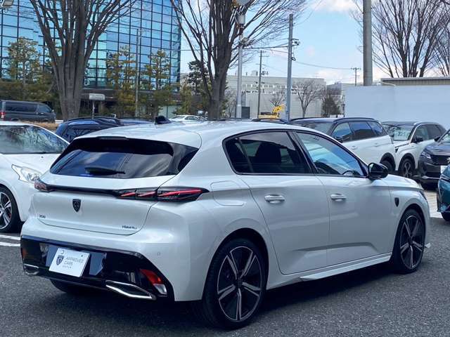 外装は専任スタッフによる真心込めたワックス磨きを実施しております。内装もクリーニングを実施させていただいております。質の良さをご体感くださいませ。