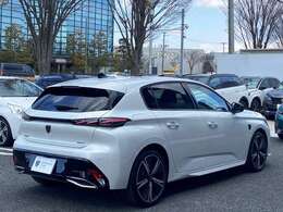 外装は専任スタッフによる真心込めたワックス磨きを実施しております。内装もクリーニングを実施させていただいております。質の良さをご体感くださいませ。