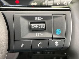 【プロパイロット】高速道路での長距離走行が楽に！！渋滞時と巡回走行のシーンで、アクセル・ブレーキ・ステアリングを自動で制御し、長距離運転の負担を軽減してくれます♪