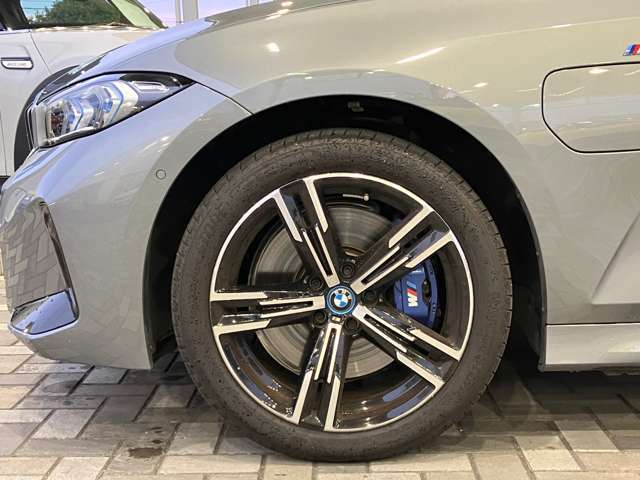 このお車は【浦和美園支店】に展示中です！ご来場、お問い合わせをスタッフ一同お待ちしております。＜住所＞埼玉県さいたま市緑区美園6-11-1　＜TEL＞048-812-2525