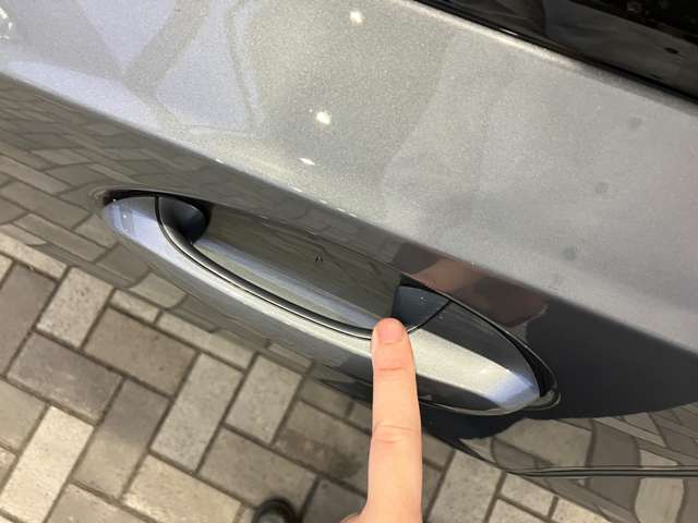 このお車は【浦和美園支店】に展示中です！ご来場、お問い合わせをスタッフ一同お待ちしております。＜住所＞埼玉県さいたま市緑区美園6-11-1　＜TEL＞048-812-2525