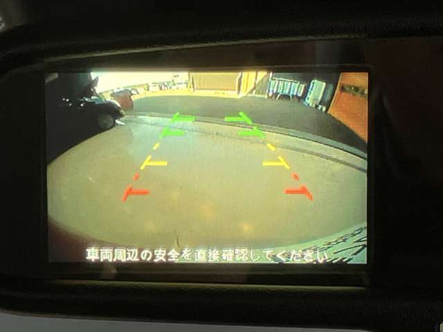 バックカメラ付いています！ちょっと狭いな…、距離感掴みづらいな…、そんな駐車時のお悩みを解決してくれます！