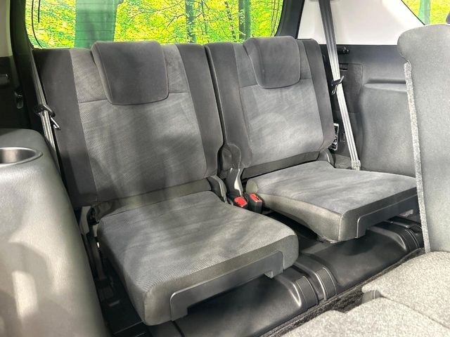 3列目シートはもちろん状態良好☆大人でもゆったりと座って頂けますので、大人数でのお出かけもラクラクです♪ご家族で、気の知れた仲間で、ドライブに行くのが楽しみですね♪