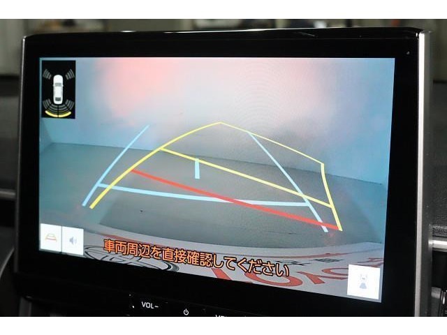 ガイド付きバックモニター！　ハンドルを切るとラインも曲がって表示され、進行方向の目安となり安心です。