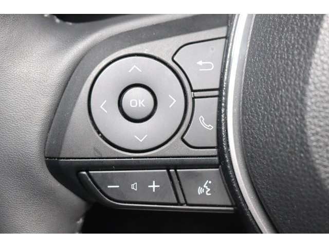 ステアリングスイッチを装備。　オーディオなどの操作が手元で出来るので安全で便利です。