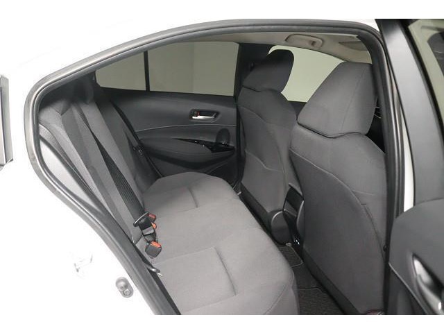 ゆったりとくつろげる、快適なリヤシート。