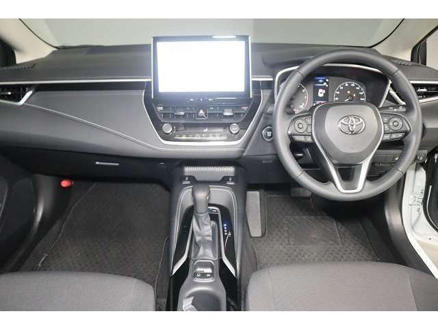 視認性の良いインパネ周り。スイッチなどの操作もしやすい配置になっております。