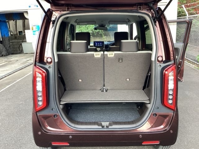 大口なテールゲートです。幅広、低い床面で大きな荷物の出し入れが簡単になります。