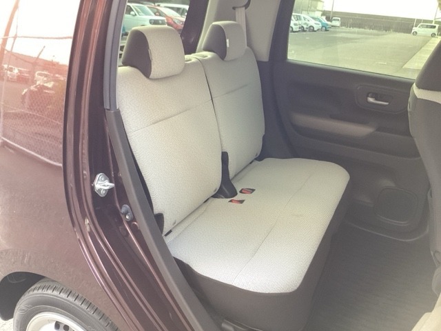 シート表皮は専用のクリーナーできれいにクリーニングしていて清潔です。