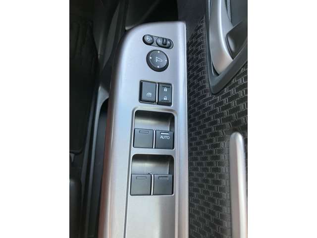 運転席側 窓操作部