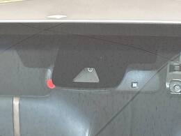 【トヨタセーフティセンス】走行中に前方の車両等を認識し、衝突しそうな時は警報とブレーキで衝突回避と被害軽減をアシスト。より安全にドライブをお楽しみいただけます。