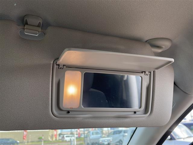 バックミラーの画像です。店舗にて現車の確認もいただけますので、お電話で在庫のご確認の上是非ご来店くださいませ！！！ワクワクするクルマ選びをご提案します！