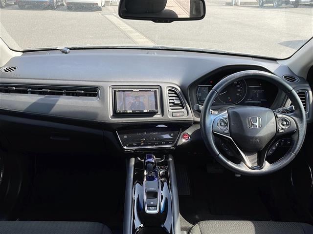 インパネ周りの画像です。店舗にて現車の確認もいただけますので、お電話で在庫のご確認の上是非ご来店くださいませ！！！ワクワクするクルマ選びをご提案します！