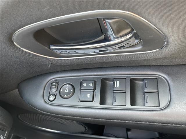 窓操作部の画像です。店舗にて現車の確認もいただけますので、お電話で在庫のご確認の上是非ご来店くださいませ！！！ワクワクするクルマ選びをご提案します！