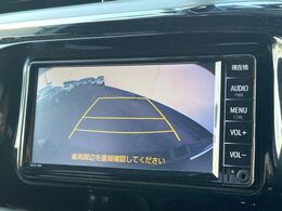 【バックカメラ】駐車時に後方がリアルタイム映像で確認できます。大型商業施設や立体駐車場での駐車時や、夜間のバック時に大活躍！運転スキルに関わらず、今や必須となった装備のひとつです！