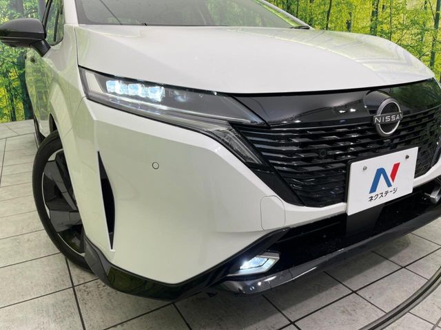【LEDヘッドライト】悪天候や夜間走行時も良好な視界を確保し安心して運転できる高輝度LEDヘッドライトを装備！点灯速度が早く、消費電力も抑えられています。