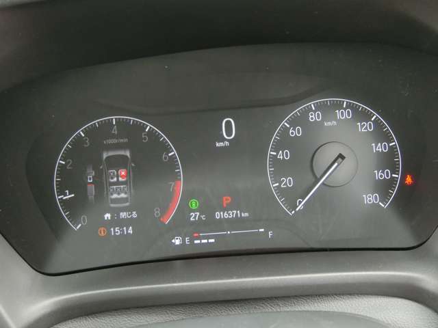 メーターは、スピードメーターや走行モードなどの基本情報に加え、Honda SENSINGなどの情報を見やすく表示する7インチ液晶メーターとアナログスピードメーターの組み合わせです。