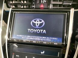 【純正9型ナビ】人気の純正ナビを装備しております。ナビの使いやすさはもちろん、オーディオ機能も充実！キャンプや旅行はもちろん、通勤や買い物など普段のドライブも楽しくなるはず♪