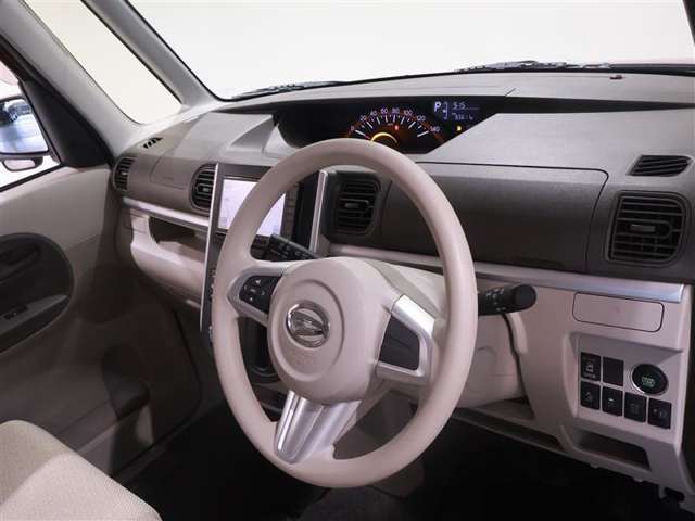 ■見通しのよいすっきりとした視界で、誰でも運転しやすいです。運転のしやすさは疲れにくさにも繋がりますよ♪