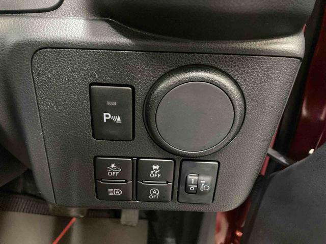 運転席右側にスイッチ類があり、わかりやすいです