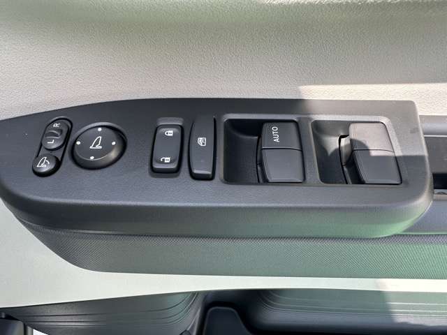 ★納車前に、専属のクリーニングスタッフが、ピッカピカにクリーニングして納車いたします！もちろん、ピッカピカの状態でお渡しするクリーニング費用も支払総額に含まれています！