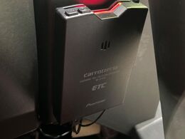 【ETC】高速道路の料金所をストレスなく通過！話題のスポットやサービスエリアに多い「スマートIC」利用時は必須のアイテムです。当店でセットアップを実施、ご納車当日からすぐにご利用いただけます！