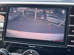 【バックカメラ】駐車時に後方がリアルタイム映像で確認できます。大型商業施設や立体駐車場での駐車時や、夜間のバック時に大活躍！運転スキルに関わらず、今や必須となった装備のひとつです！