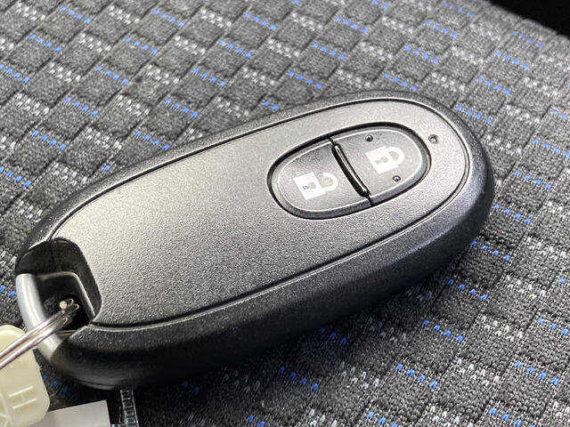 ●仕入れ段階で徹底したチェックを行い、厳しい審査にパスした車だけを展示・販売しています。弊社ではこれをプロチェックと呼び、数十の独自チェック項目に基づき、車の状態を調べ上げています。