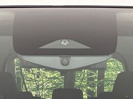 【インテリジェントエマージェンシーブレーキ】フロントカメラで前方の車両や歩行者を検知。衝突しそうな時は衝突被害軽減ブレーキが作動、衝突回避をサポート。より安全にドライブをお楽しみいただけます。