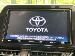 【純正9型ナビ】人気の純正ナビを装備。オーディオ機能も充実しており、Bluetooth接続すればお持ちのスマホやMP3プレイヤーの音楽を再生可能！毎日の運転がさらに楽しくなります！！