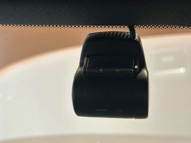 LIBERALAでは多種多様の車種をご用意させていただいております。お客様がご納得いくまで、そのお車の持つ特性を五感すべてで感じ取っていただける場をご提供します。