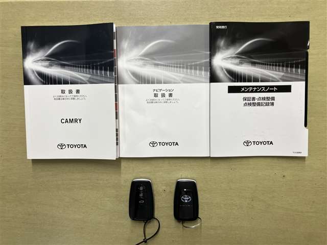 メンテナンスノートと備え付けのカギの画像になります。