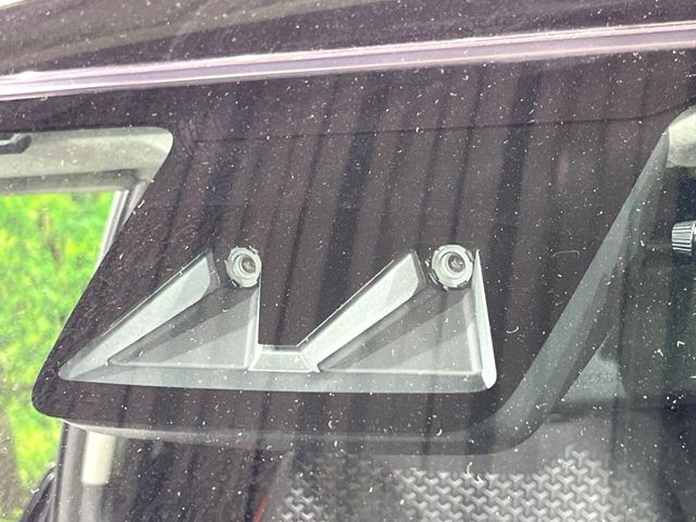 【スマートアシスト】走行中に前方の車両等を認識し、衝突しそうな時は警報とブレーキで衝突回避と被害軽減をアシスト。より安全にドライブをお楽しみいただけます。