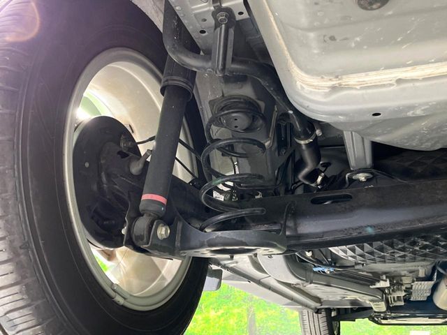 お車を安心してお乗りいただく為には、足回りの定期点検が欠かせません。サービスサポート（有償保証）では無料点検もご提供しており、安心のカーライフをお過ごしいただけるサポート体制が整っています。