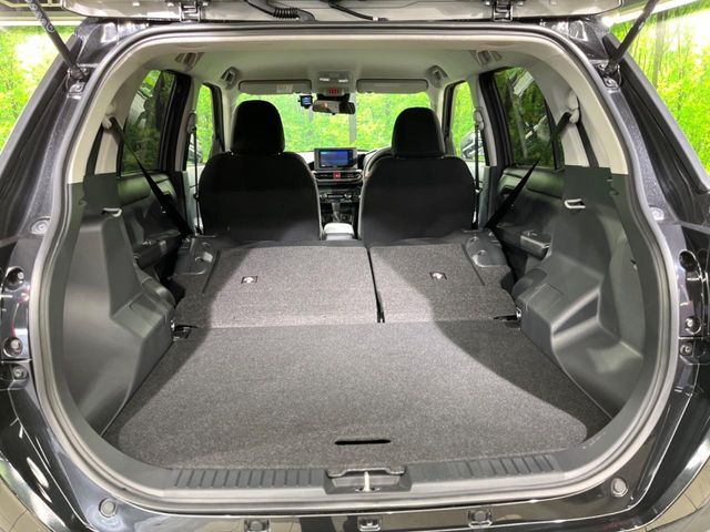 後席を格納すると、これだけの広さが！シーンに合わせたシートアレンジで、大きな荷物も積むことが出来ます♪