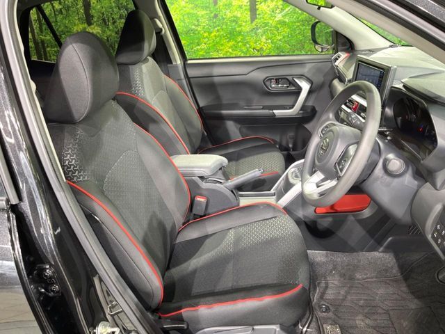 運転席シート廻りは使用感も少なく、良好な状態となっています。丁寧に使われていたことがよくわかりますね。