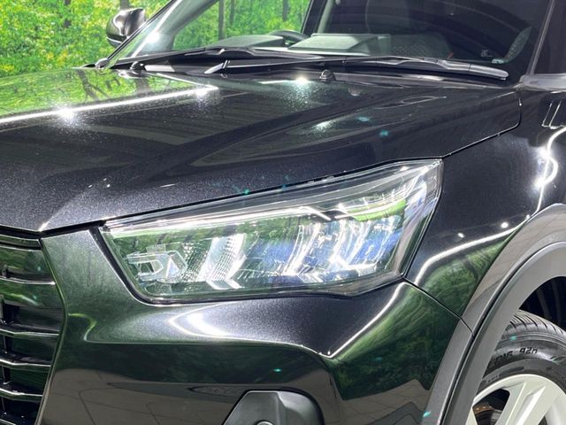 【LEDヘッドライト】悪天候や夜間走行時も良好な視界を確保し安心して運転できる高輝度LEDヘッドライトを装備！点灯速度が早く、消費電力も抑えられています。