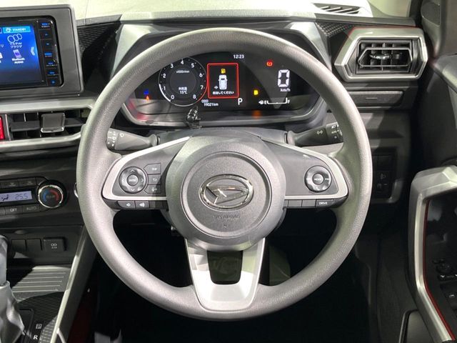 ステアリングも使用感が少なく、きれいな状態となっております♪