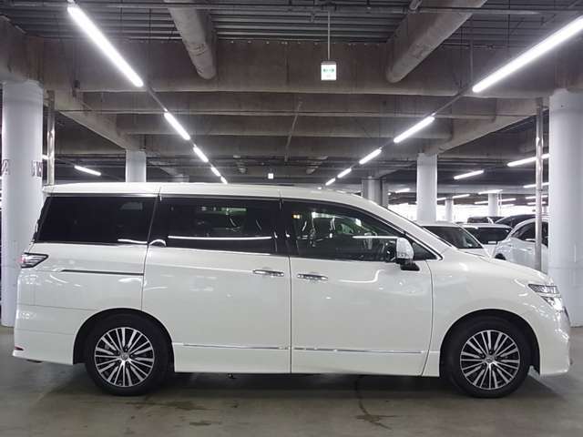 毎日新規物件入庫！3500台の高品質車をぜひとも、ご自身の目で直接ご覧になって、ご実感下さい、自身を持ってお勧めいたします。