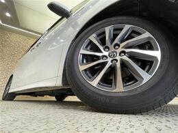 【純正アルミホイール】専用のアルミなので、お車のイメージにぴったり！！社外のアルミやサマータイヤ、スタッドレスタイヤも取り扱いございます！！ドレスアップもカスタマイズもお任せください！！