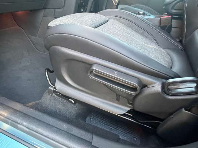 当店では、全国のオークション会場より厳選して仕入れをしております。内外装にも目立つような傷凹みは少ない車両がメインとなります。