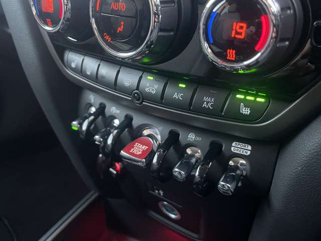 当店では、高年式・低走行車をメインとし販売を行なっております。万が一、ご希望の車両がない場合でも、お客様のご希望車両は、当店のバックオーダーシステムをご利用頂く事も可能です。