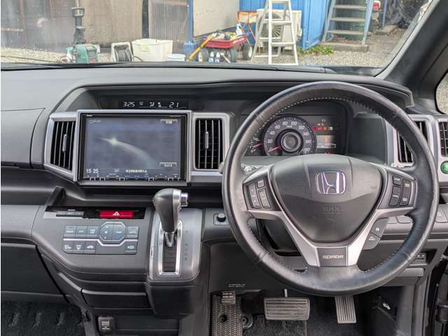 全車両入庫時には一般道を実際に走行させてチェックします。不安なく販売させて頂く為にも徹底しています。走行管理システムチェック済の車両のみ仕入となり走行距離不明車両などはありませんのでご安心ください。