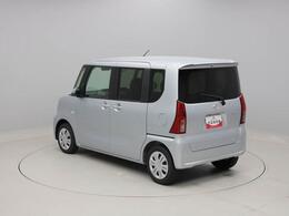 送迎時に便利な助手席側パワースライドドア。ドアハンドルでの操作、運転席のスイッチ、電子カードキーのスイッチとドアから離れたところから開閉操作できていろんなシーンで便利にお使いいただけます。