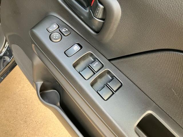 パワーウィンドウのスイッチですよ。　運転席に居ながら窓を開け閉めのコントロールできますよ。